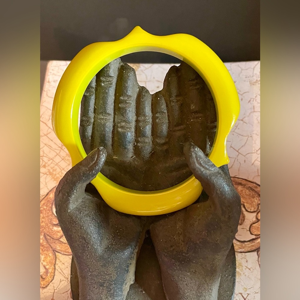 Bakelite Unique Mustard Bangle Bracelet Size 8.25